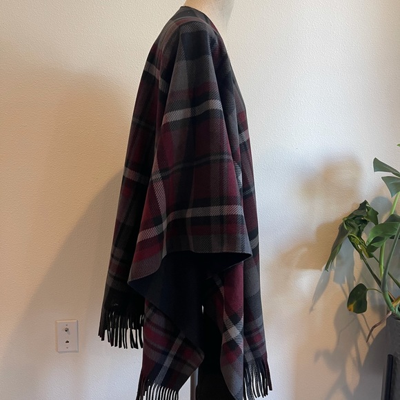 Poncho - Picture 2 of 4